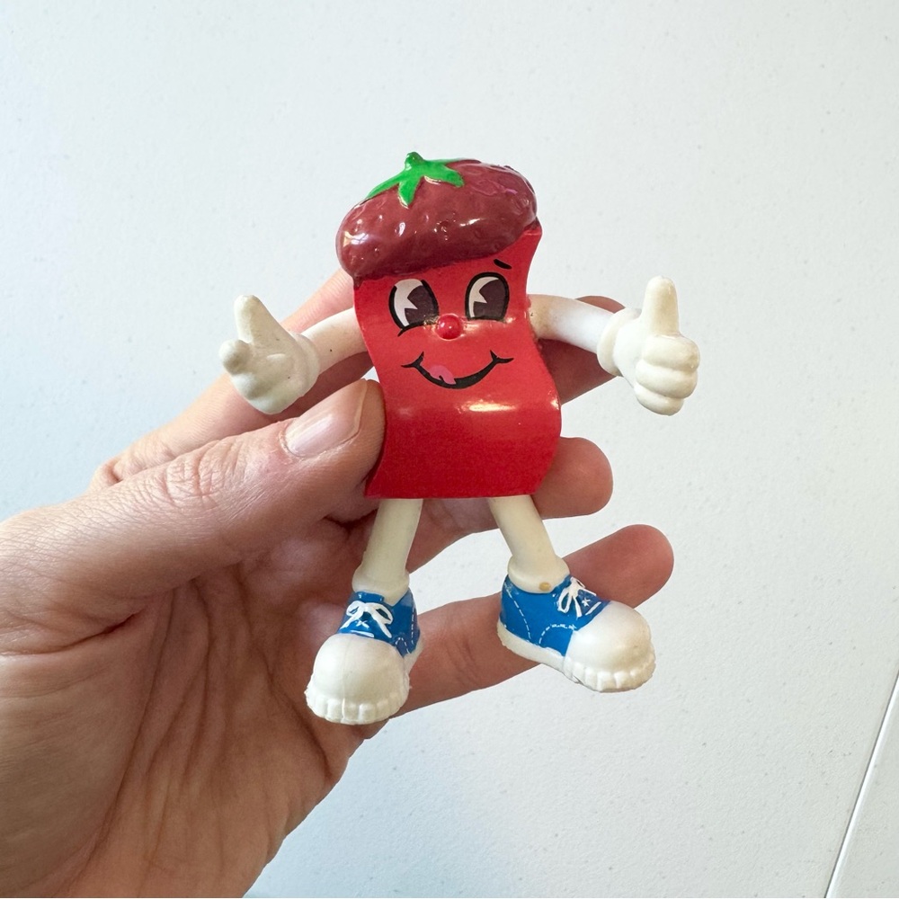 🍓 SUPRAX Pharmaceutical Drug Promo – TASTEE Strawberry Bendie Figure